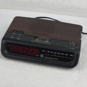 Vintage GE 7-4613A AM FM Clock Radio Alarm Woodgrain Tested Working